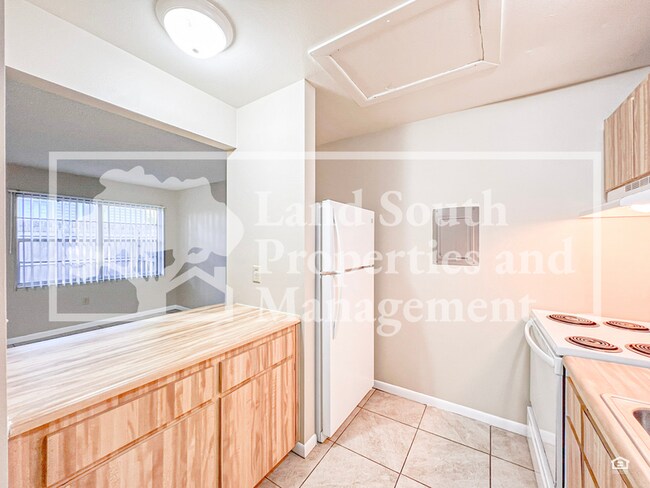 Building Photo - 732 Angelina Ln