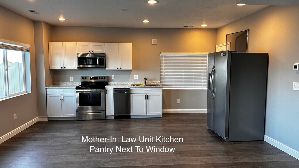 Building Photo - 3368 S Tytus Ln