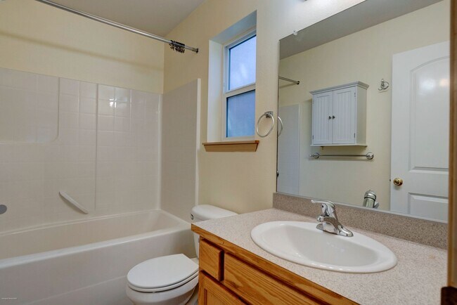 Building Photo - 1670 SW Mulberry Pl