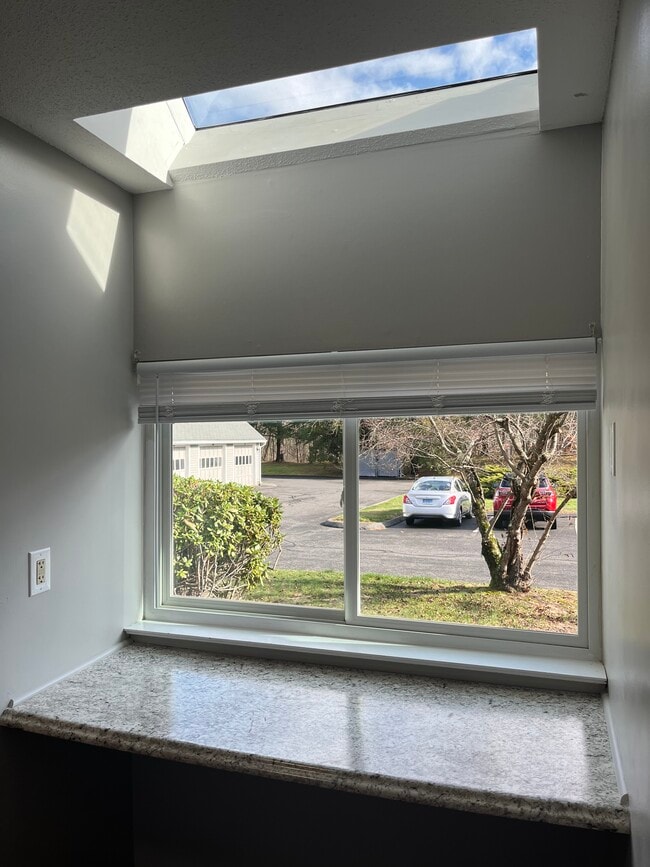 Building Photo - 116 Hilltop Dr