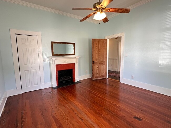 Building Photo - Historic Beauty in the Heart of Downtown F...