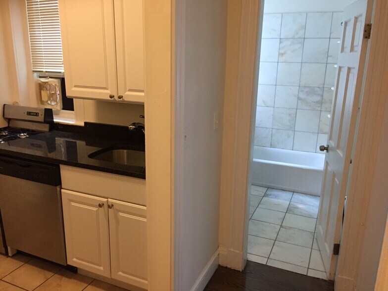 Building Photo - 74 Brainerd Rd