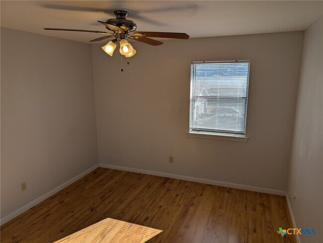 Building Photo - 1002 Charisse St