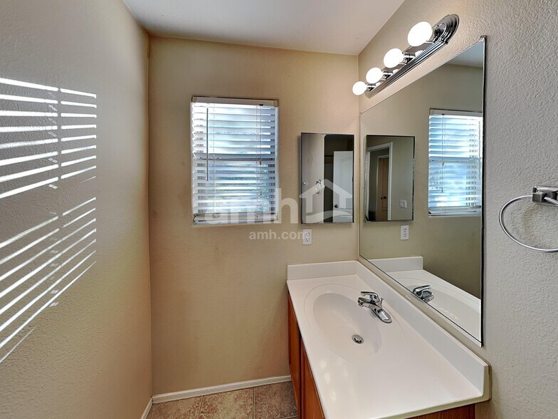 Building Photo - 17254 N 184th Dr