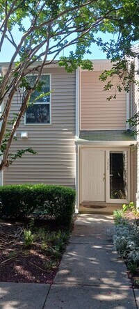 Building Photo - 3858 Staffordshire Ln