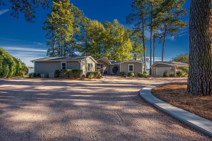 Building Photo - 727 Isle of Pines Rd