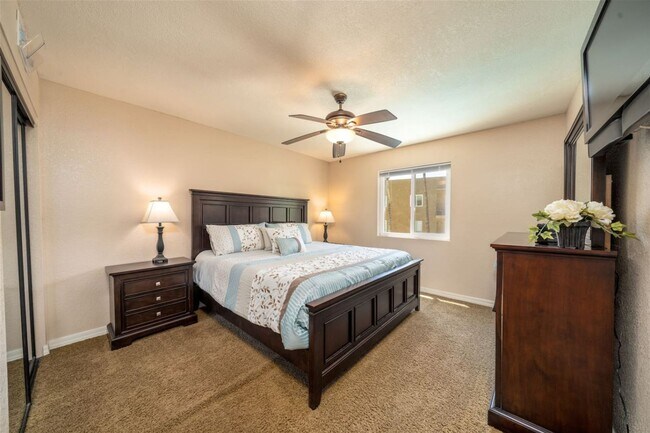 Building Photo - 2 Bedroom - 2 Bath Condo