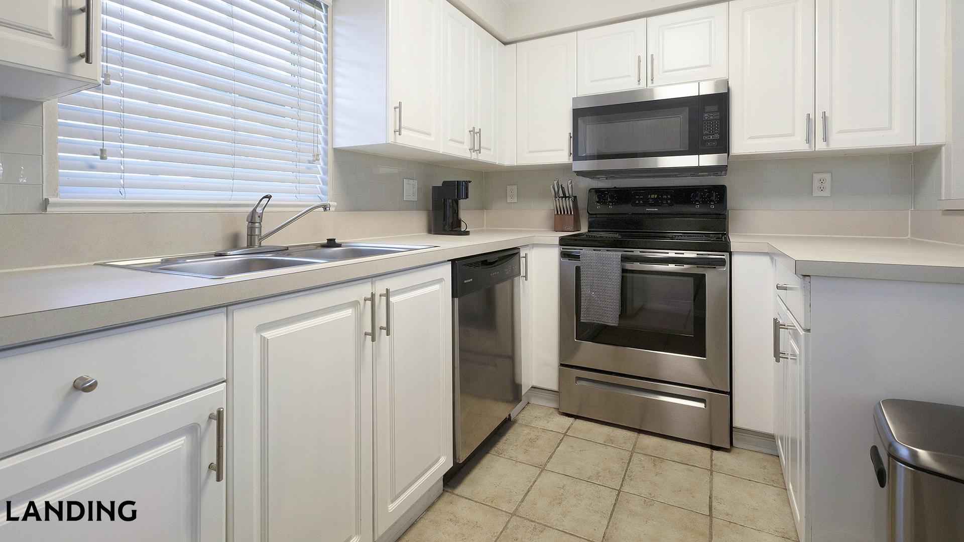 Building Photo - 3695 Island Club Dr