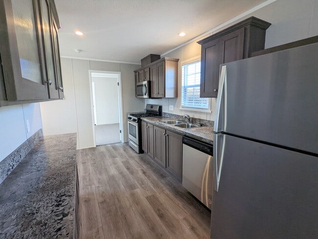 Building Photo - 584 Delaware