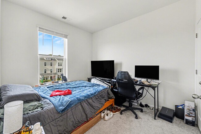 Building Photo - 801 Recess Pt Dr