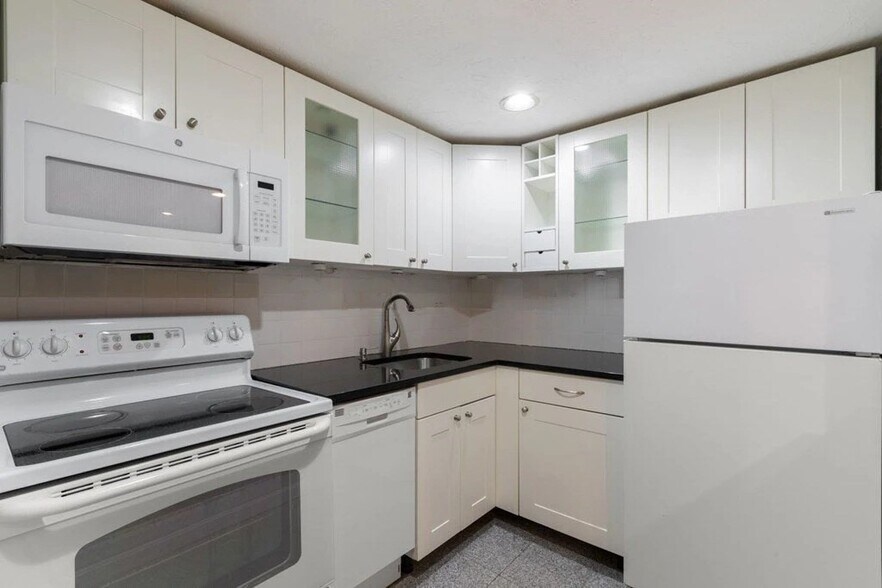 Primary Photo - 30 Peterborough St