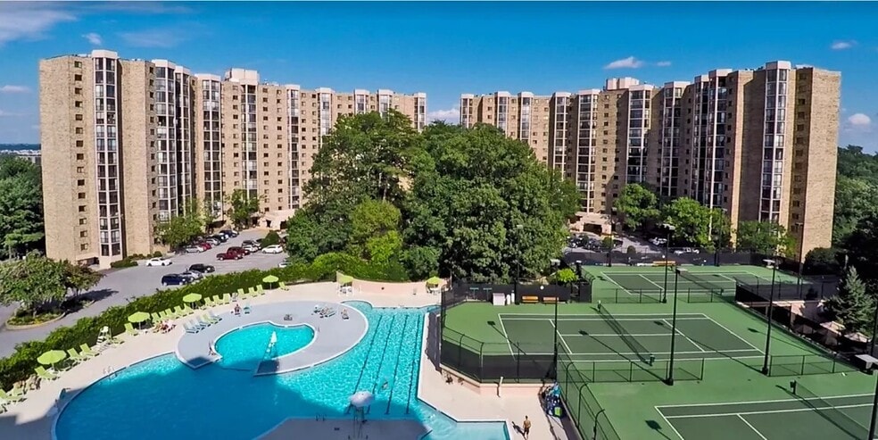Shaded Picnic Hill, Pool, Tennis & Pickleball Courts - 5903 Mount Eagle Dr