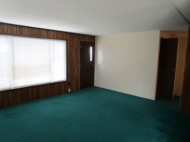 Building Photo - Manufactured Home on Acreage with Cascade Mountain Views! - Available Soon!