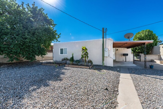 Building Photo - Cozy 3 Bedroom Home on Valerie Circle