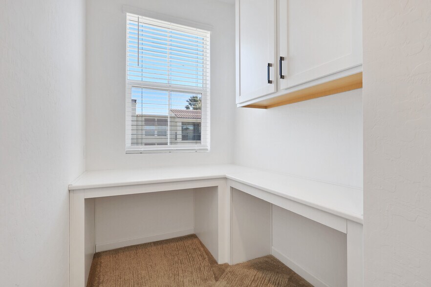 Building Photo - 2555 Hampton Rd
