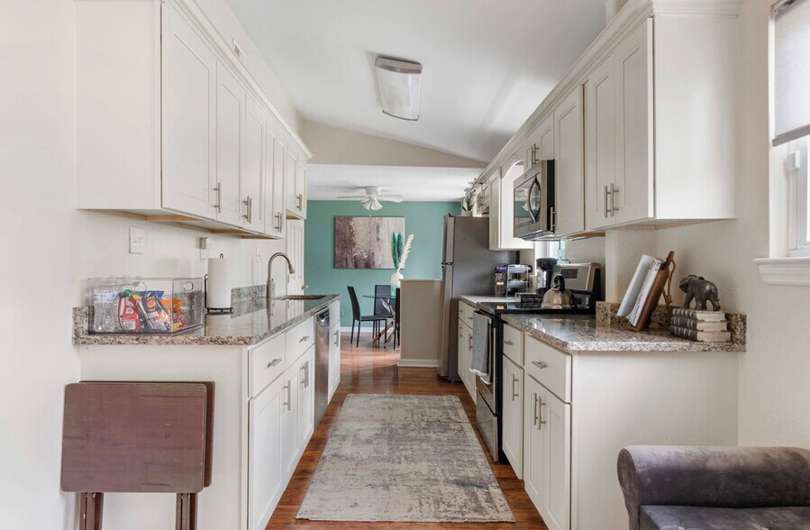 Building Photo - 212 Paladin Dr