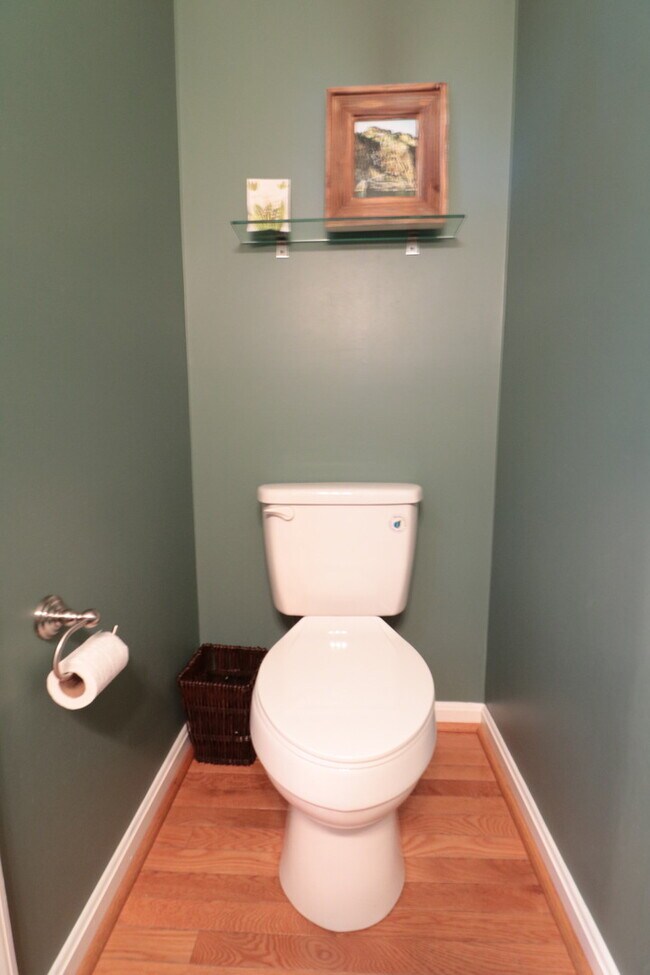 Building Photo - Gorgeous Luxury TH 4 bed, 3.5 bath w/ Wood...
