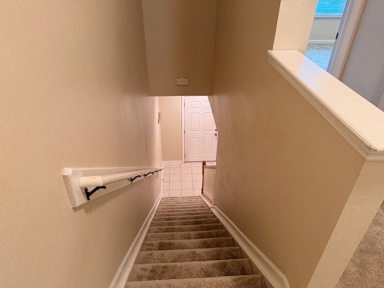 Building Photo - 773 Crystal Way