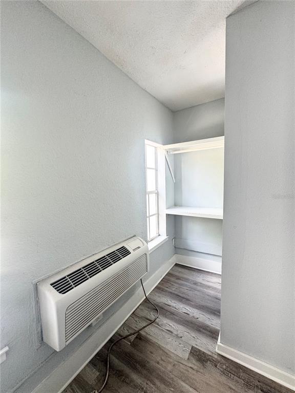 Building Photo - 704 Cordova Dr