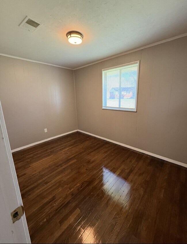 Building Photo - Newly updated 3-bedroom, 2-bath home - Open To Section 8