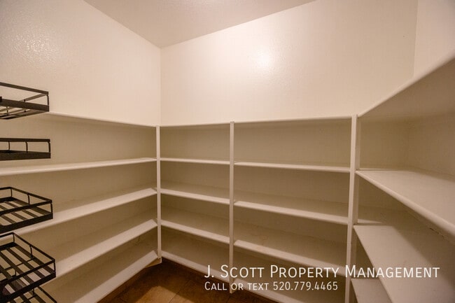 Building Photo - 12209 W Washington St