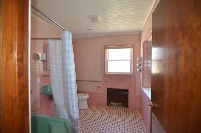 Building Photo - 2620 Losantiville Ave