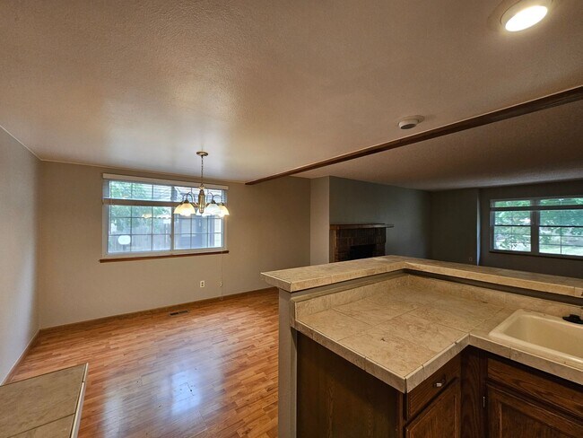 Building Photo - Aurora Highlands 3 Bed 2 1/2 Bath House w/...