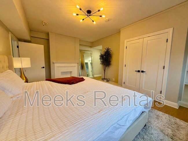 Building Photo - 1108 Kanawha Blvd E