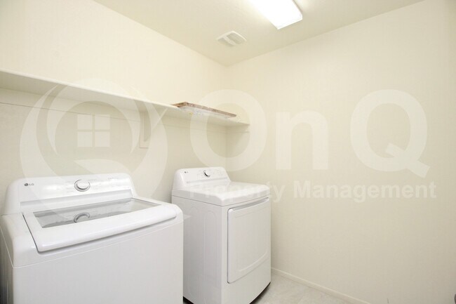 Building Photo - 1819 W Bonanza Dr