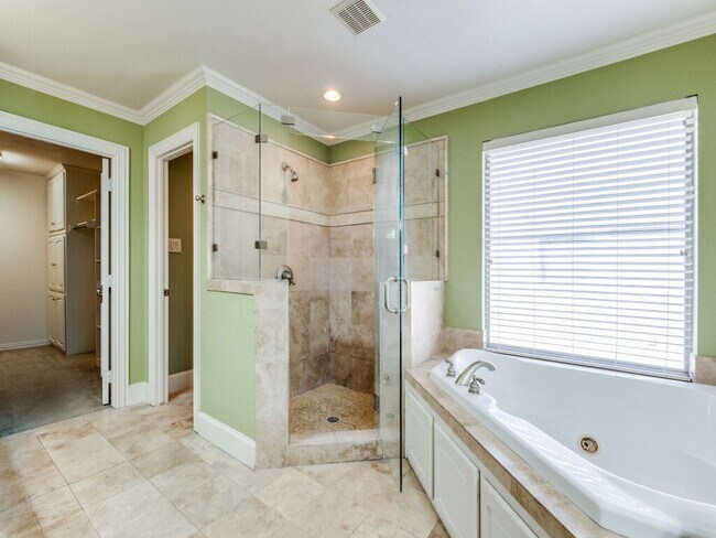 Building Photo - 3 bedroom 3 bath Duplex