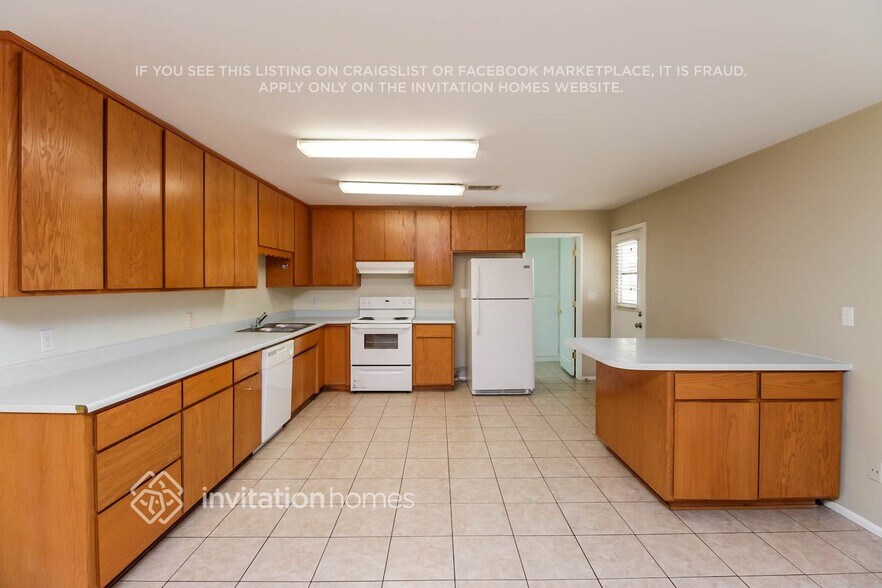 Building Photo - 531 N Matlock