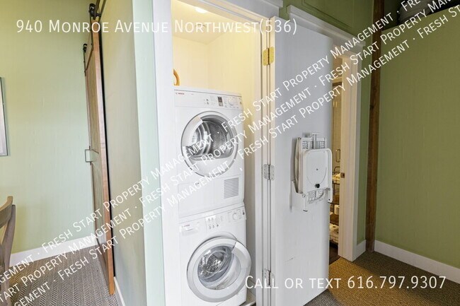 Building Photo - 940 Monroe Ave NW