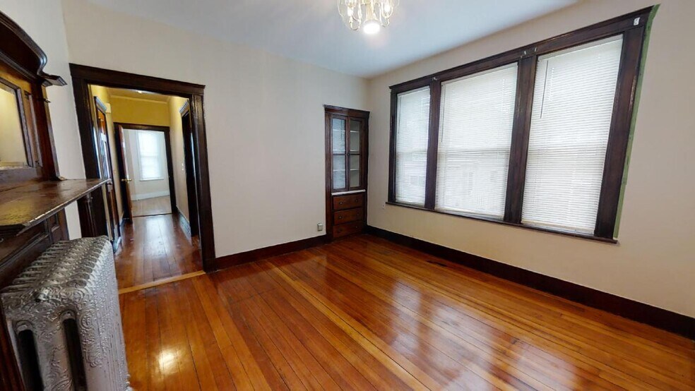 Building Photo - 33 Bellingham St