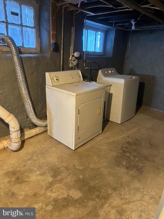 Building Photo - 5608 N Mascher St