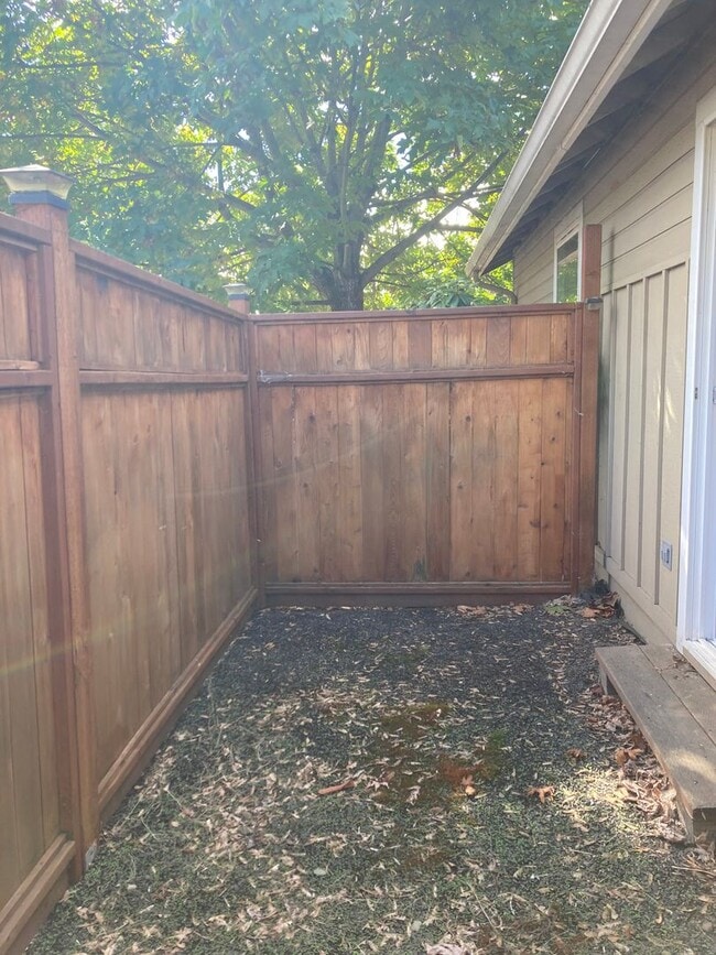 Building Photo - (HAI) Cozy 2-Bedroom, 1-Bathroom Home!