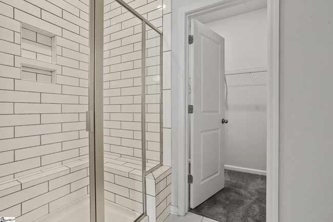 Building Photo - 829 Appleby Dr