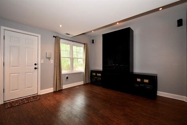 Building Photo - 460 Summer Breeze Ct.