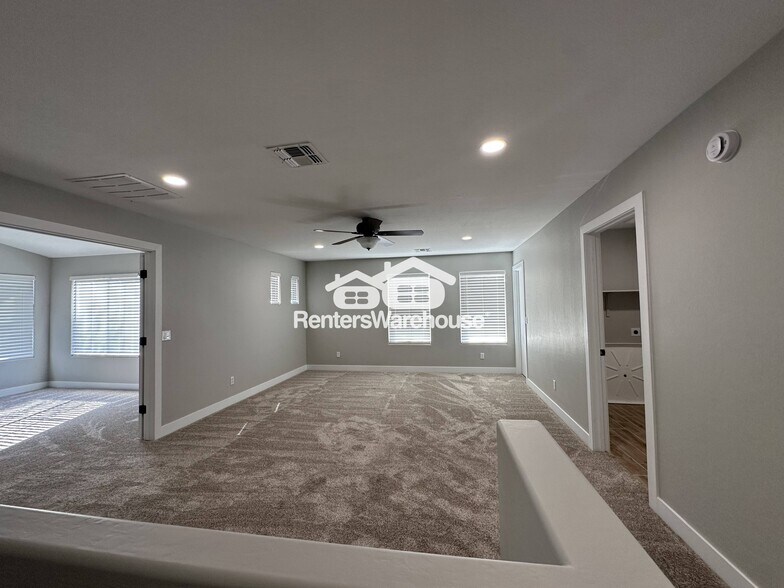 Building Photo - 10992 W Manzanita Dr