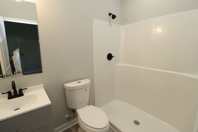 Building Photo - Student-Friendly 4BR/4BA Home in Downtown ...