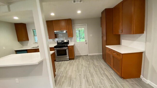 Building Photo - 2406 Rosemead Dr