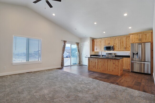 Building Photo - 336 Destiny Wy