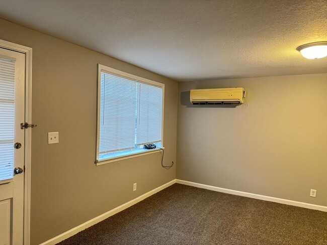 Building Photo - 507 Baker St