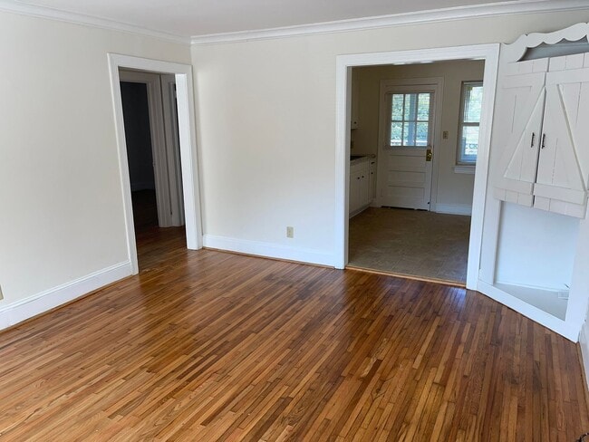 Building Photo - Adorable Duplex in Myers Park!