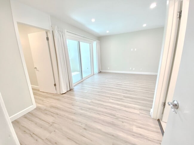 Building Photo - 11967 Walnut Ln