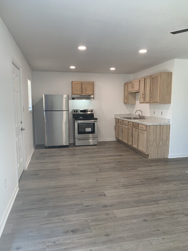 Building Photo - "Charming 2-Bed Oasis in the Heart of Jonesboro – Spacious 720 sq. ft. Living at Vine Street Apar...