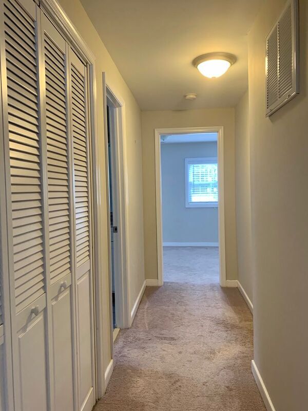 Building Photo - 903 Willow Lawn Dr