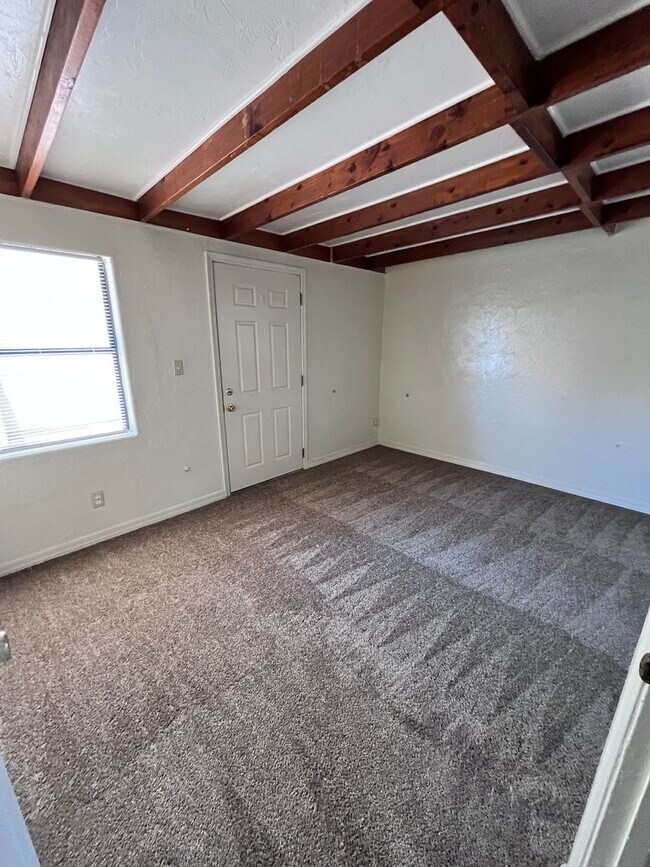Building Photo - Central- 3 bedroom/ 2 bathroom house