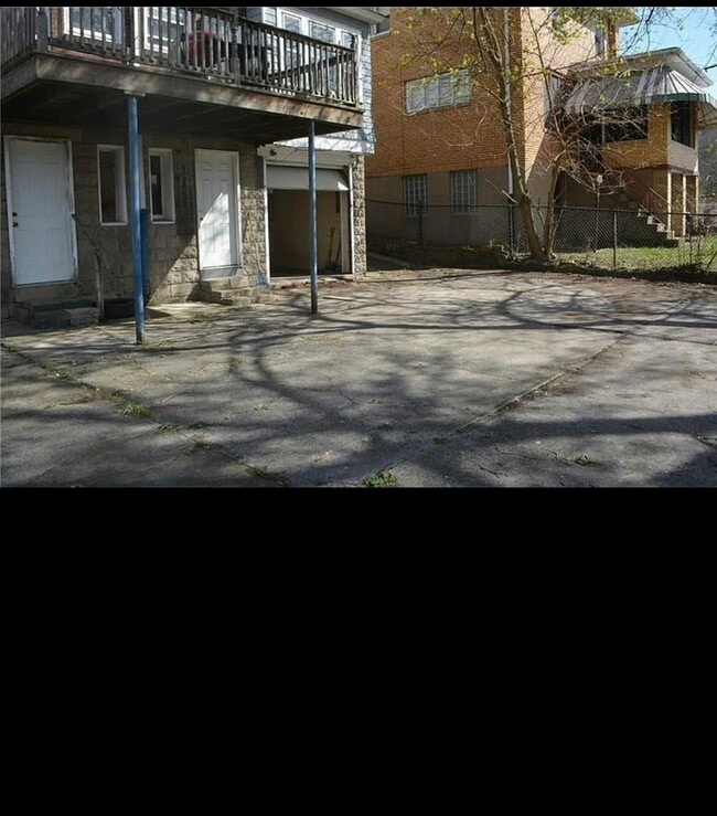 Building Photo - 967 Davis Ave