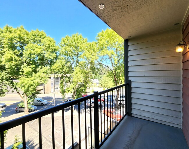 Building Photo - North Seattle 1 Bedroom / 1 Bath Condo