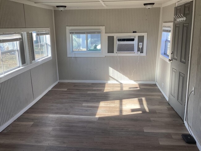 Building Photo - 105 4th Ward, AR